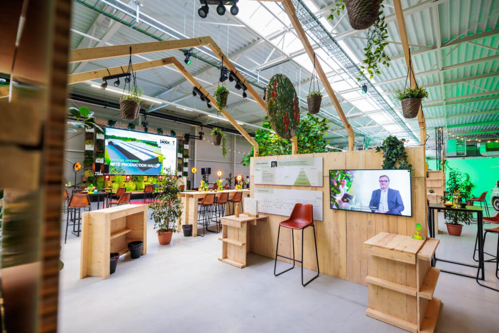 biobest - houten setting met planten